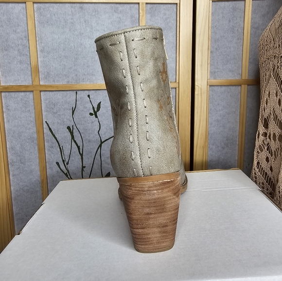 Floral booties - Picture 2 of 3